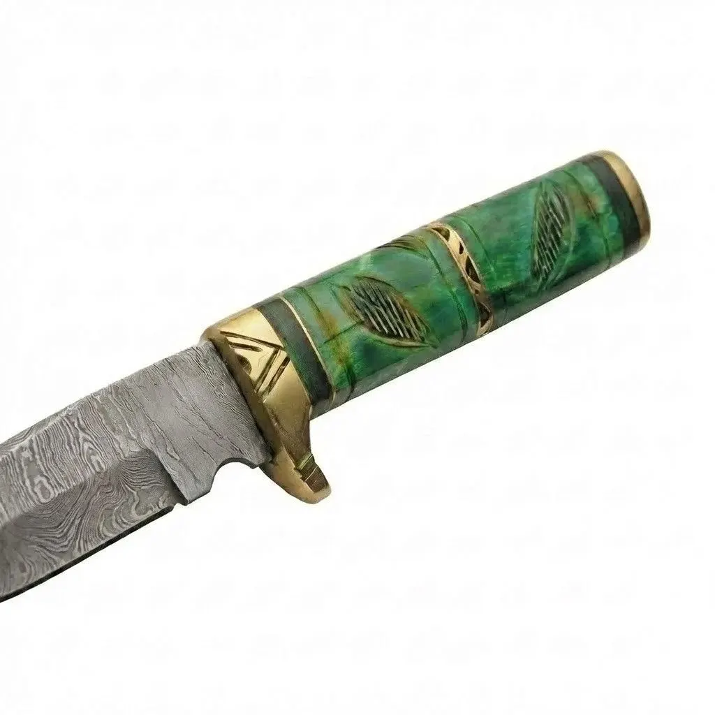 damascus-hunting-knife-brass-bolster-detail Close-up detail of the brass bolster and Damascus steel blade pattern on the Forest Hunter outdoor tool.