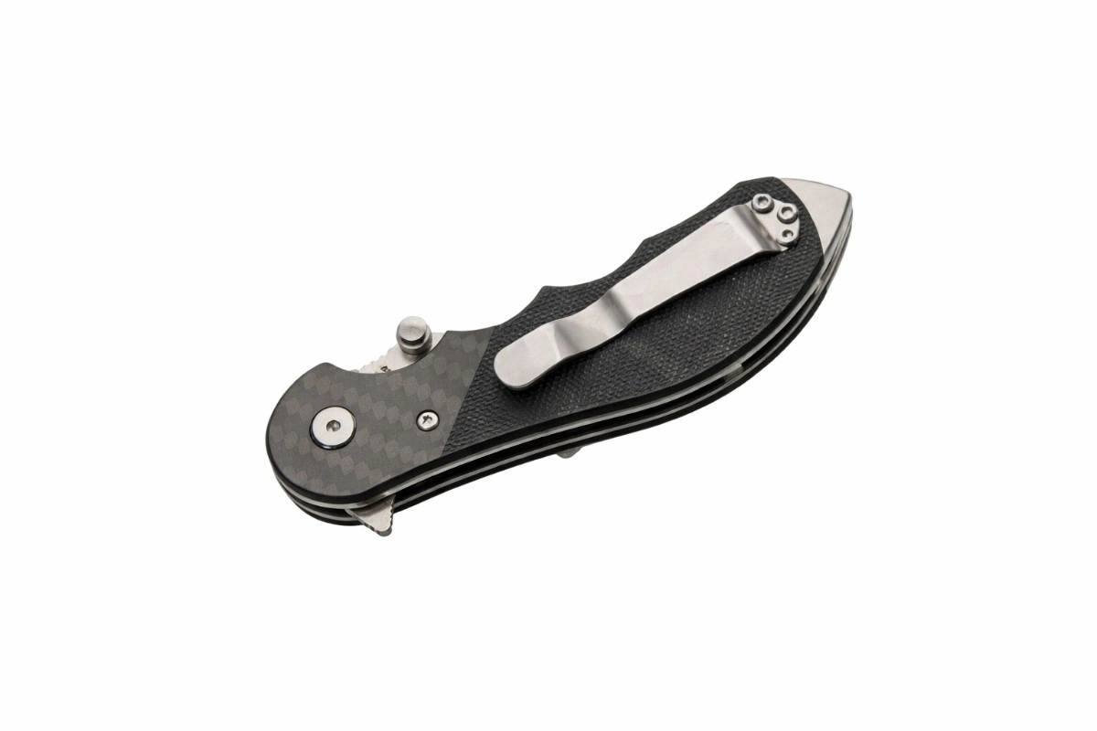 defender-g10-pocket-clip Stainless steel pocket carry clip and textured handle detail of the Defender G10.