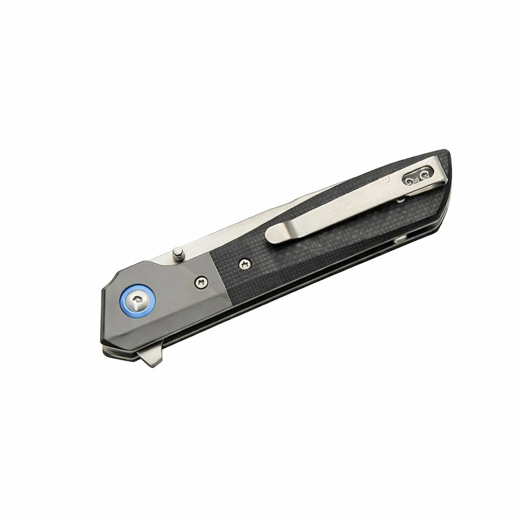 riverray-g10-handle-pocket-clip. Reverse side of the Riverray knife showing the black G10 scale and stainless steel pocket clip.